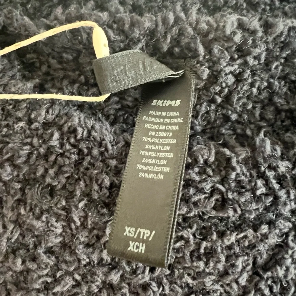 NWT SKIMS SWEATER SIZE XS - Picture 3 of 4